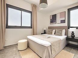 Sanders Evolution 2 - Cozy 2 Bedroom Apartment With Balcony