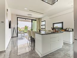 Sanders Evolution 2 Lovely 2 Bedroom Apartment With Balcony