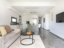 Sanders Evolution 2 Sweet 2 Bedroom Apartment With Balcony