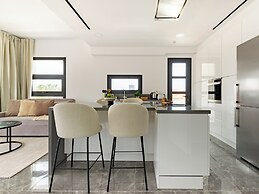 Sanders Evolution 2 Sweet 2 Bedroom Apartment With Balcony