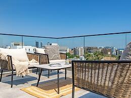 Sanders Evolution 2 - 2 Bedroom Apartment With Private Rooftop and Jac