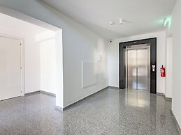 Sanders Evolution 2 - 2 Bedroom Apartment With Private Rooftop and Jac