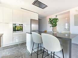 Sanders Evolution 2 - 2 Bedroom Apartment With Private Rooftop and Jac