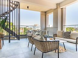 Sanders Evolution 2 - 2 Bedroom Apartment With Private Rooftop and Jac