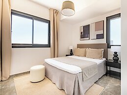 Sanders Evolution 2 - 2 Bedroom Apartment With Private Rooftop and Jac