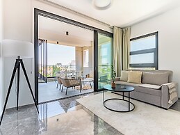 Sanders Evolution 2 - 2 Bedroom Apartment With Private Rooftop and Jac