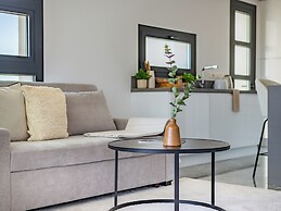 Sanders Evolution 2 - 2 Bedroom Apartment With Private Rooftop and Jac