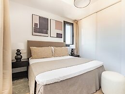 Sanders Evolution 2 - 2 Bedroom Apartment With Private Rooftop and Jac