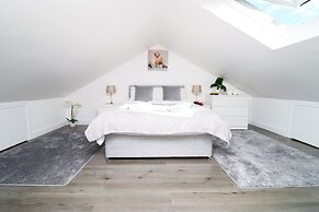 Cardiff Private Double Rooms with Shared Bathroom Wi-Fi and Free On-St