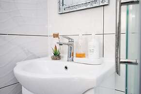 Cardiff Private Double Rooms with Shared Bathroom Wi-Fi and Free On-St