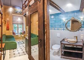 H&B apartments Lado Asatiani