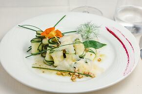 Boutique Hotel Shell