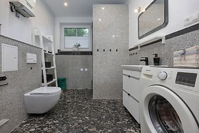 Quiet Apartment With Garden by Renters