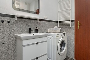 Quiet Apartment With Garden by Renters