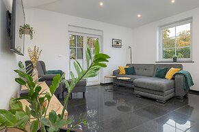 Quiet Apartment With Garden by Renters