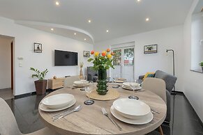 Quiet Apartment With Garden by Renters