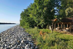 Quiet Apartment With Garden by Renters