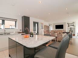 Agua de Plata, 16 Wakeling Island, Silverlake