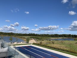 Agua de Plata, 16 Wakeling Island, Silverlake