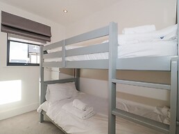 Agua de Plata, 16 Wakeling Island, Silverlake