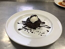 CATE HOUSE AND APARTMENT