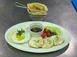 CATE HOUSE AND APARTMENT