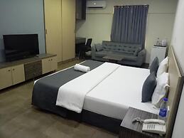 CATE HOUSE AND APARTMENT