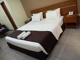 CATE HOUSE AND APARTMENT