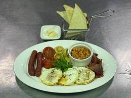 CATE HOUSE AND APARTMENT