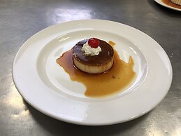 CATE HOUSE AND APARTMENT