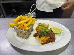 CATE HOUSE AND APARTMENT