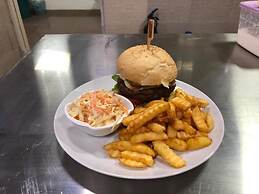 CATE HOUSE AND APARTMENT