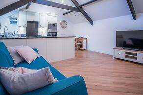 The Penthouse At The Mews - 2 Bedroom Apartment - Tenby