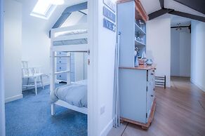 The Penthouse At The Mews - 2 Bedroom Apartment - Tenby