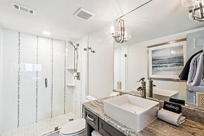 Beach House 203d 2 Bedroom Condo by RedAwning
