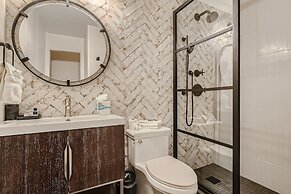 Slopeview Sanctuary 4 Bedroom Home by RedAwning