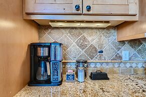 Slopeview Sanctuary 4 Bedroom Home by RedAwning