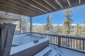 Slopeview Sanctuary 4 Bedroom Home by RedAwning