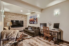 Slopeview Sanctuary 4 Bedroom Home by RedAwning