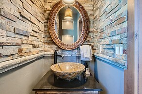 Slopeview Sanctuary 4 Bedroom Home by RedAwning