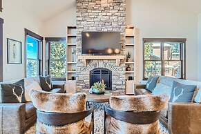 Slopeview Sanctuary 4 Bedroom Home by RedAwning