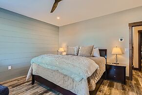 Slopeview Sanctuary 4 Bedroom Home by RedAwning