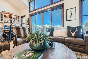 Slopeview Sanctuary 4 Bedroom Home by RedAwning