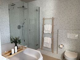 The Charming by Curt Suites