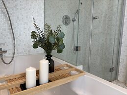 The Charming by Curt Suites