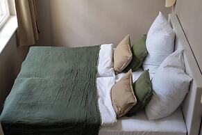 The Charming by Curt Suites