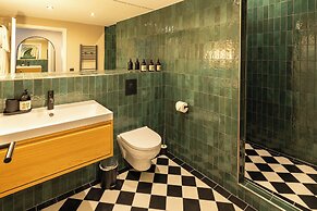 The Charming by Curt Suites