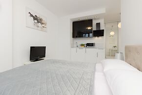 Triton Park Studio Warsaw by Renters