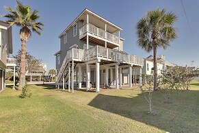 Steps to Sand: Pirates Beach House in Galveston!