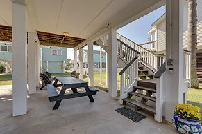 Steps to Sand: Pirates Beach House in Galveston!